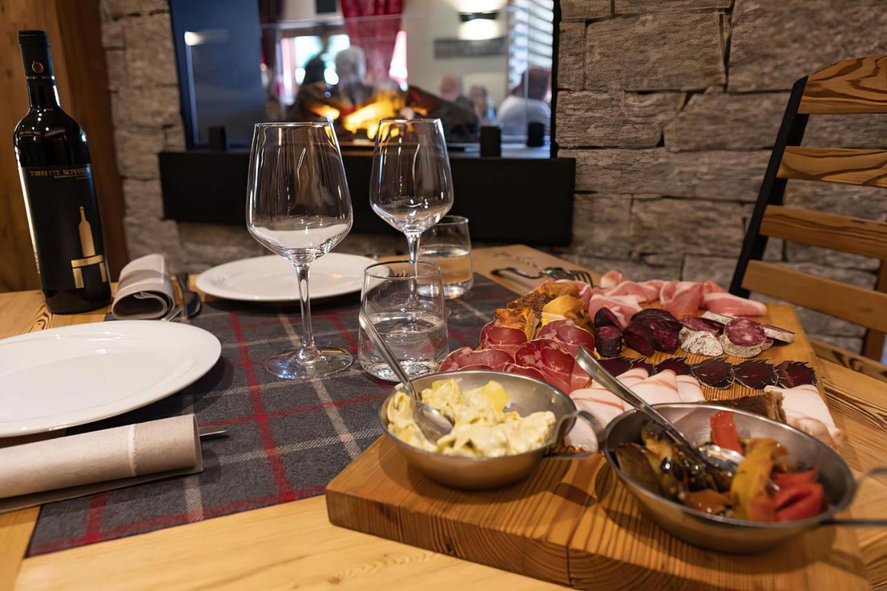 Hotel & Ristorante Serenella Бройл-Червиня Екстериор снимка