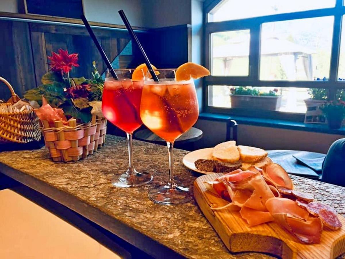 Hotel & Ristorante Serenella Бройл-Червиня Екстериор снимка