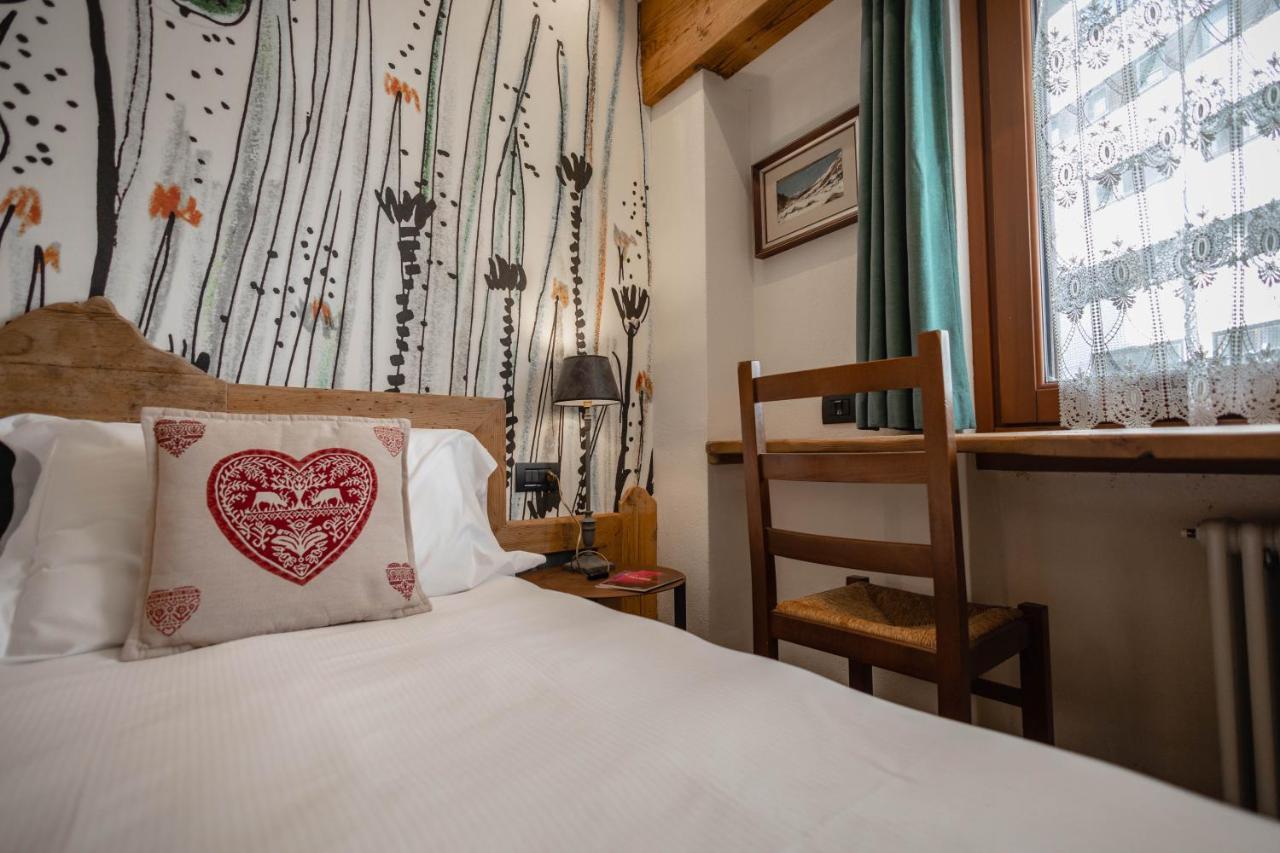Hotel & Ristorante Serenella Бройл-Червиня Екстериор снимка