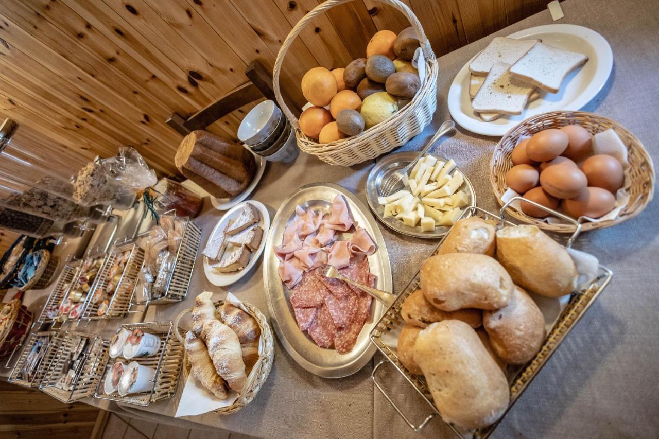 Hotel & Ristorante Serenella Бройл-Червиня Екстериор снимка