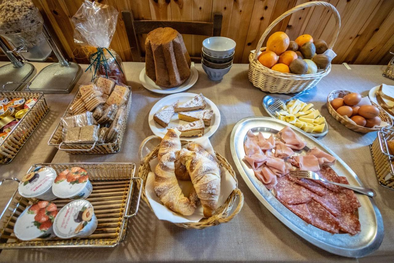 Hotel & Ristorante Serenella Бройл-Червиня Екстериор снимка