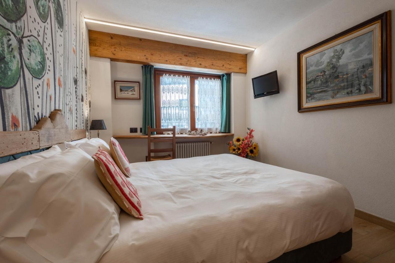 Hotel & Ristorante Serenella Бройл-Червиня Екстериор снимка