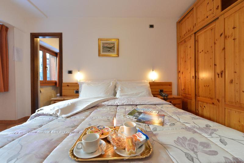 Hotel & Ristorante Serenella Бройл-Червиня Екстериор снимка