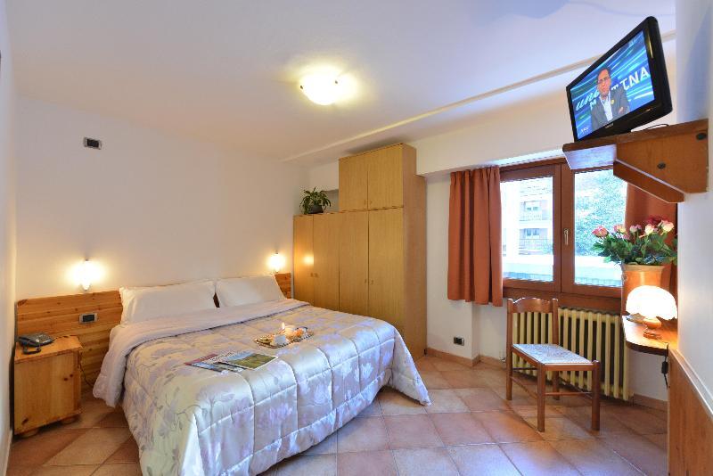 Hotel & Ristorante Serenella Бройл-Червиня Екстериор снимка