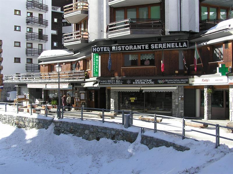 Hotel & Ristorante Serenella Бройл-Червиня Екстериор снимка