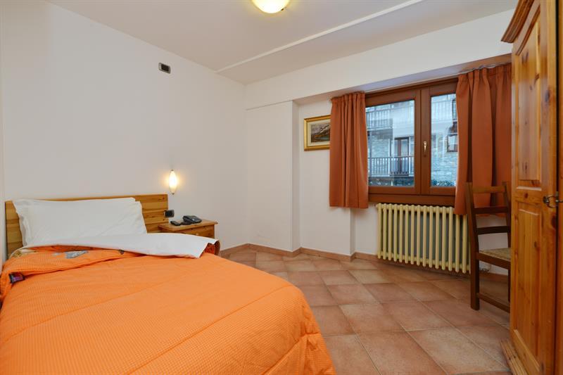 Hotel & Ristorante Serenella Бройл-Червиня Екстериор снимка
